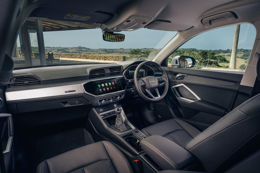 Торпедо Audi Q3 35 TFSI 2019 года  (AU) (фото 16 из 40)